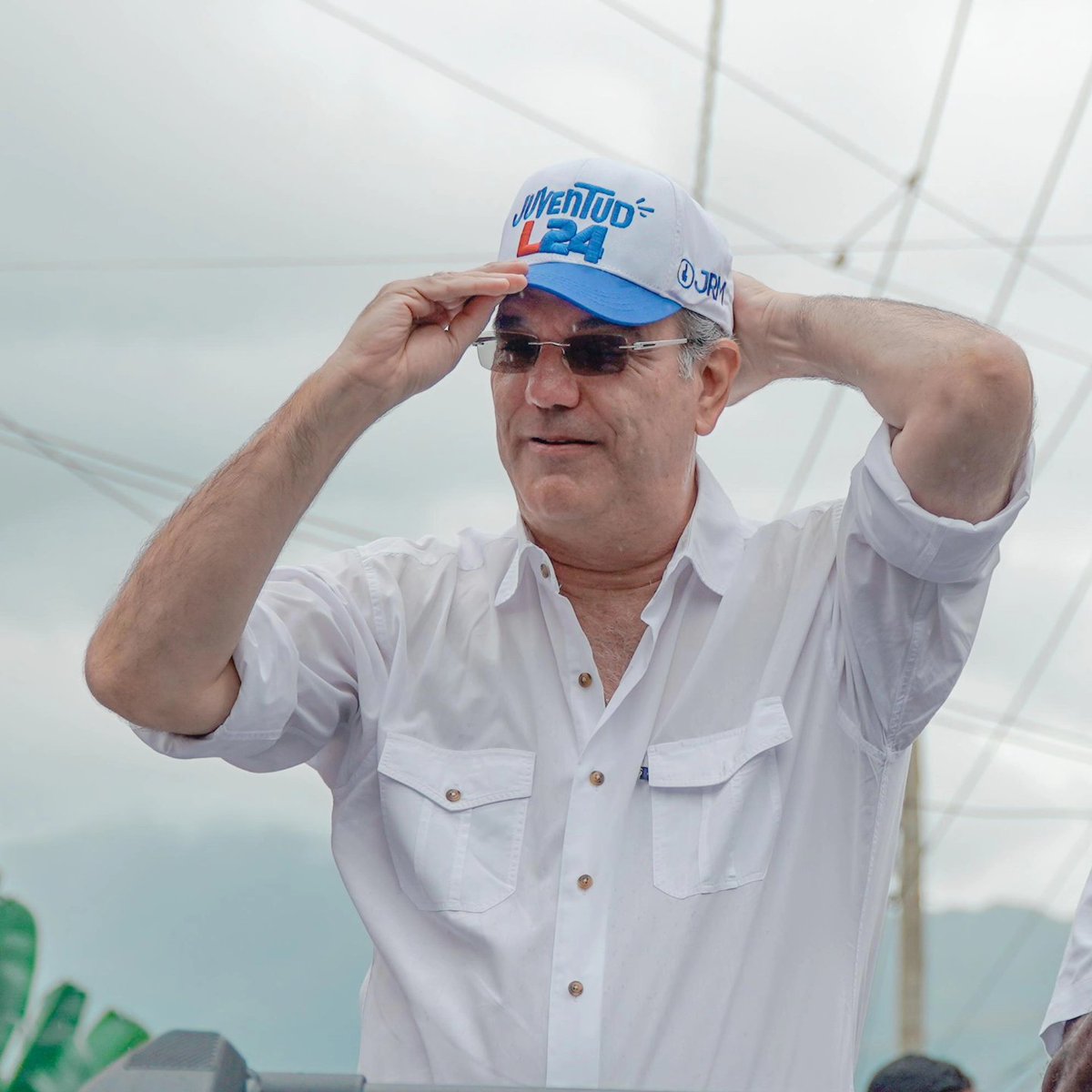 EddyariasR's tweet photo. Joaquín Fernández
@JoaquinFerndez: #JuventudPRM #JuventudL24 Ese gesto nos compromete a seguir trabajando con más fuerza.
¡Gracias por apostar a la Juventud presidente @luisabinader https://t.co/n5BHdInGpb