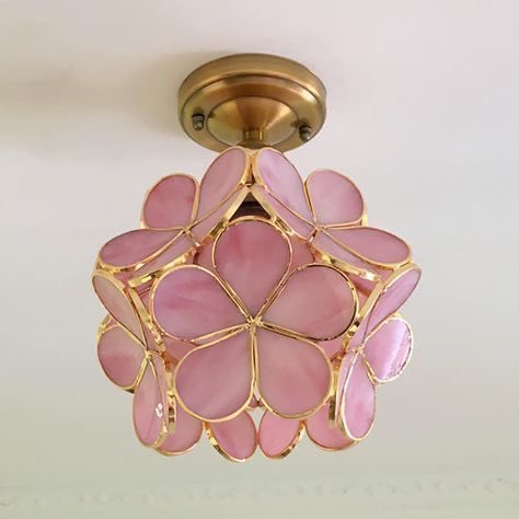 SoftnessDaily's tweet photo. floral lamp shade 🎀 https://t.co/9H3SFJkScG