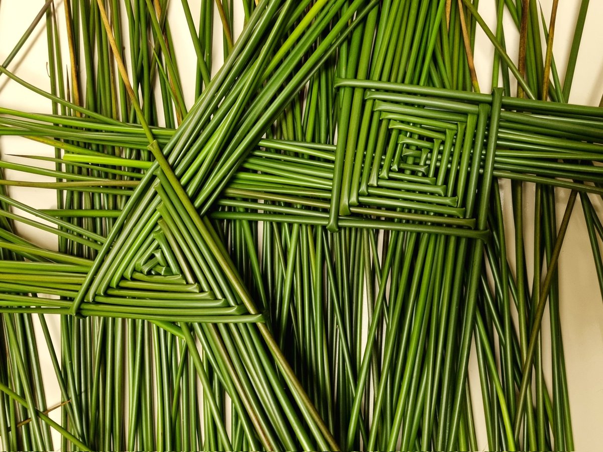 HardimansGalway's tweet image. Brigid's Cross Workshop with local basket maker Sarah Jenkinson, at the Galway City Women's Shed #Galway #BasketWeaving @GalwayWomenShed