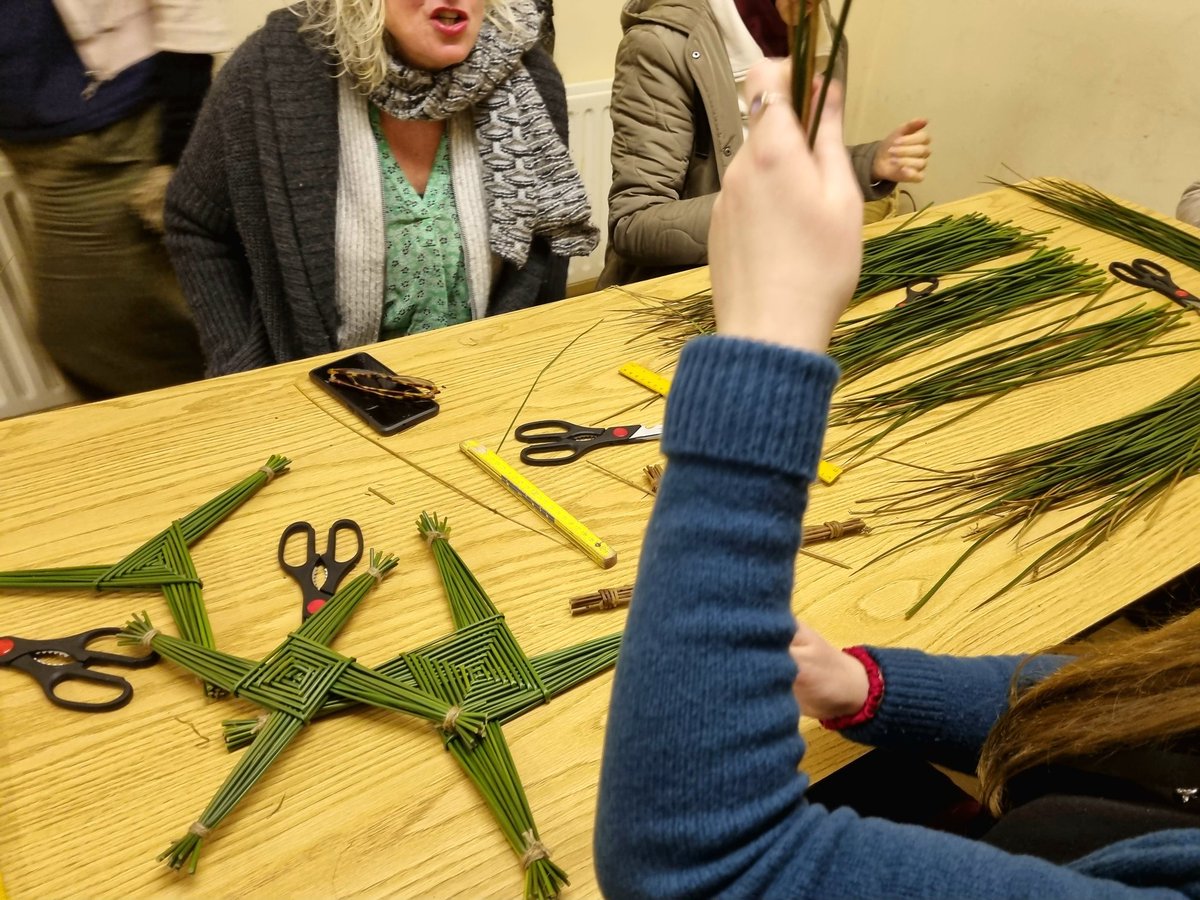 HardimansGalway's tweet image. Brigid's Cross Workshop with local basket maker Sarah Jenkinson, at the Galway City Women's Shed #Galway #BasketWeaving @GalwayWomenShed