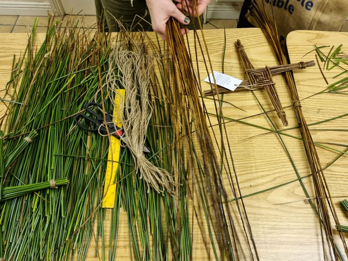 HardimansGalway's tweet image. Brigid's Cross Workshop with local basket maker Sarah Jenkinson, at the Galway City Women's Shed #Galway #BasketWeaving @GalwayWomenShed