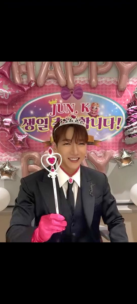 Noluvinheaven's tweet photo. "Princess Jun_k" and 
"Prince Jun_k" 🔥
Jun_k's flexibility in his charm is incredible.  I'm so fascinated by this moment of Jun_k.🫶🫶
#Jun_k #Kimminjun #2pm 
#Flexible_Beauty_Jun_k
#Princess_Jun_k 🩷
#Prince_Jun_k 💘
#CommandCMe_Jun_k 👍🏿
#CommandCNIGHT_Jun_k 🫰 https://t.co/HFX1VjPvJ8