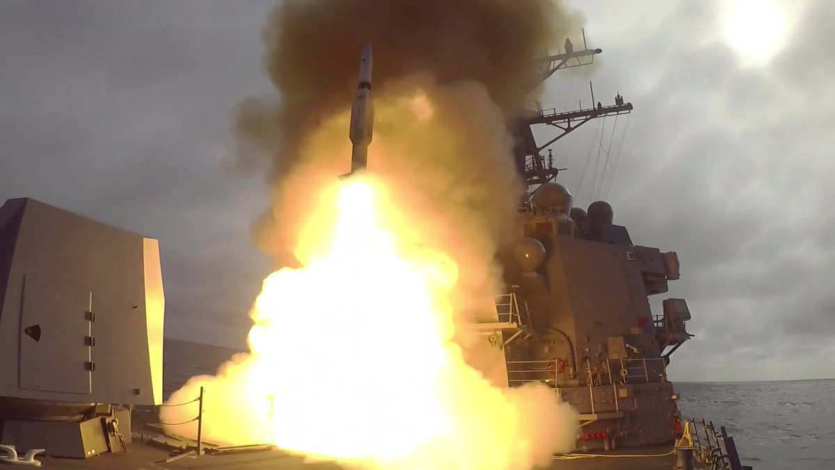 GDBIW's tweet photo. Check out that fire power from Bath-built ships! USS Spruance (DDG 111) fires an SM-2 missile & Michael Murphy (DDG 112) fires an SM-2 Block III missile at a live-fire exercise, Jan. 23. They're assigned to the Abraham Lincoln Carrier Strike Group.
π· @USNavy #BathBuiltinAction https://t.co/UmU3hD0NnZ