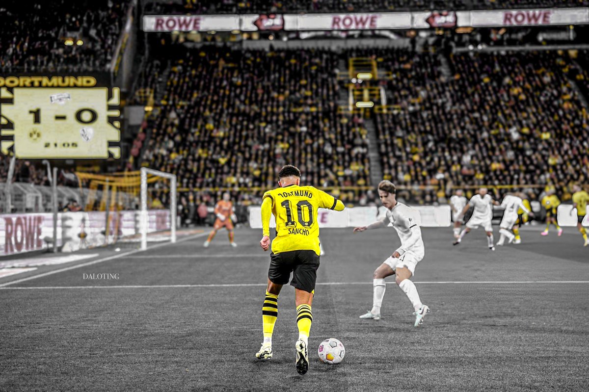 utdbelles's tweet image. #JS10 💛