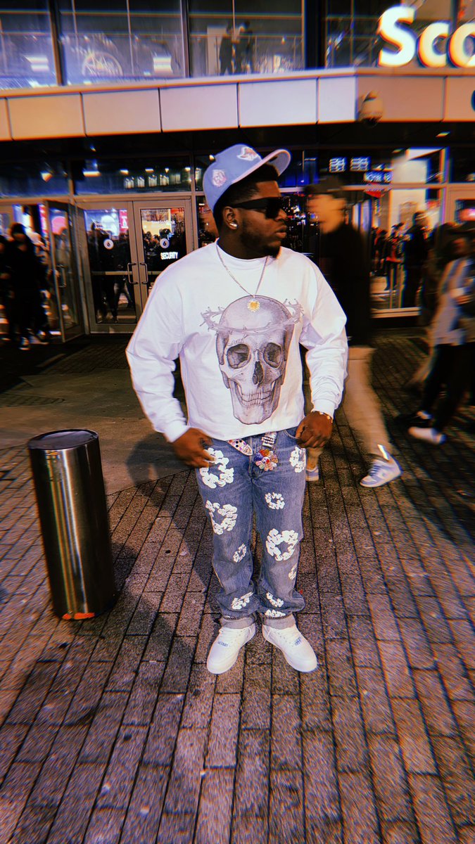Mrperculator's tweet photo. 25 on the 26th thank you God for another year 🙏🏿🅿️ https://t.co/CeNX391t9h