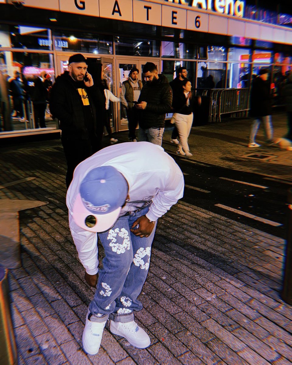 Mrperculator's tweet photo. 25 on the 26th thank you God for another year 🙏🏿🅿️ https://t.co/CeNX391t9h