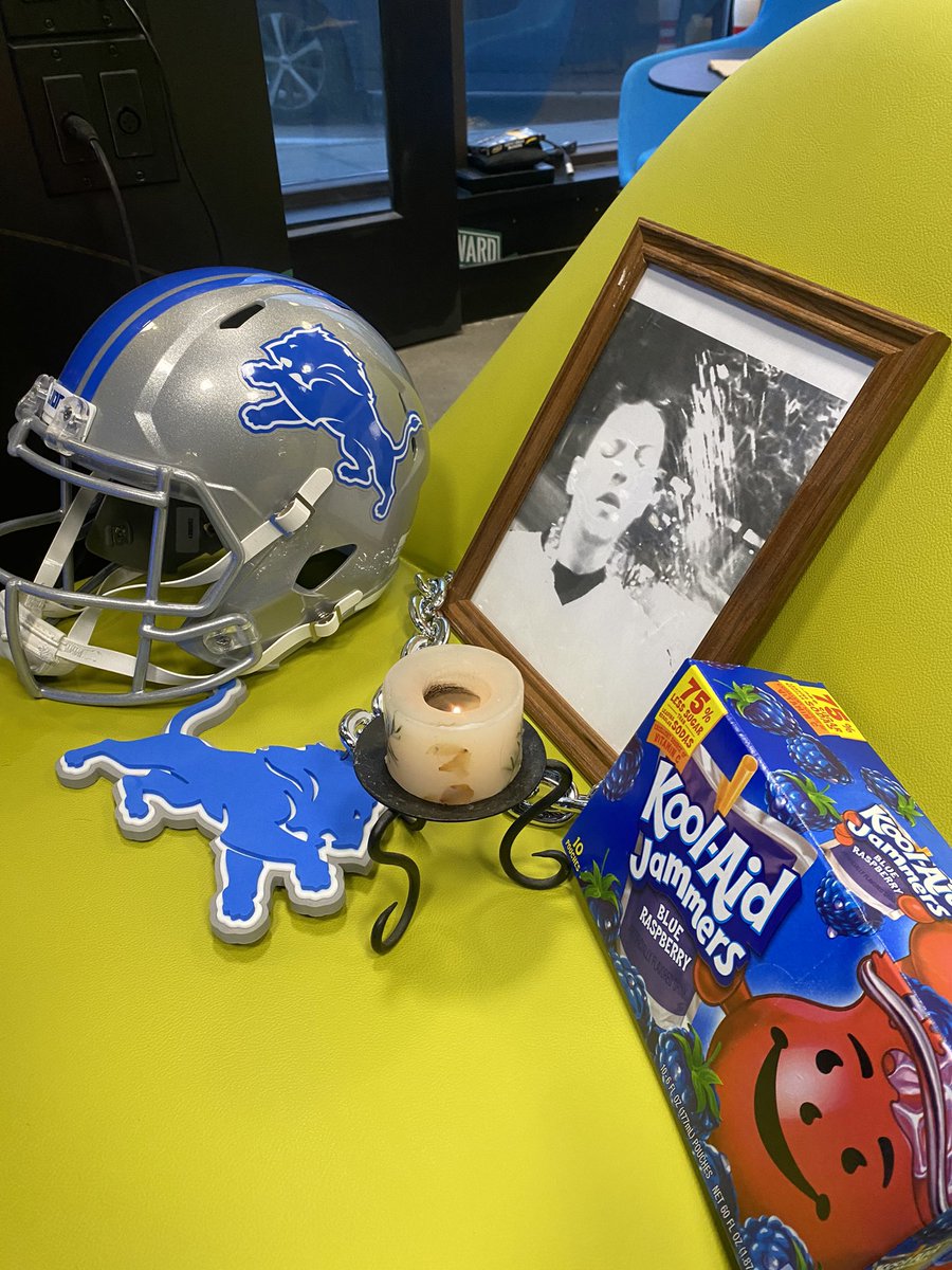 Spenmorax's tweet image. A Detroit Lions watch party just wouldn’t be the same without you. Gone but not forgotten. Let’s get to this Super Bowl.  🙏🏼🕊️ #AllGrit #LongLiveTheBoonerPath