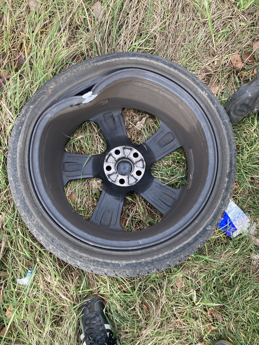 rumble4fun's tweet image. Massive thanks to @TheAA_UK and traffic officers on the M1 north of J28 today. To everyone who moved out of lane one early, thank you also! #Debris