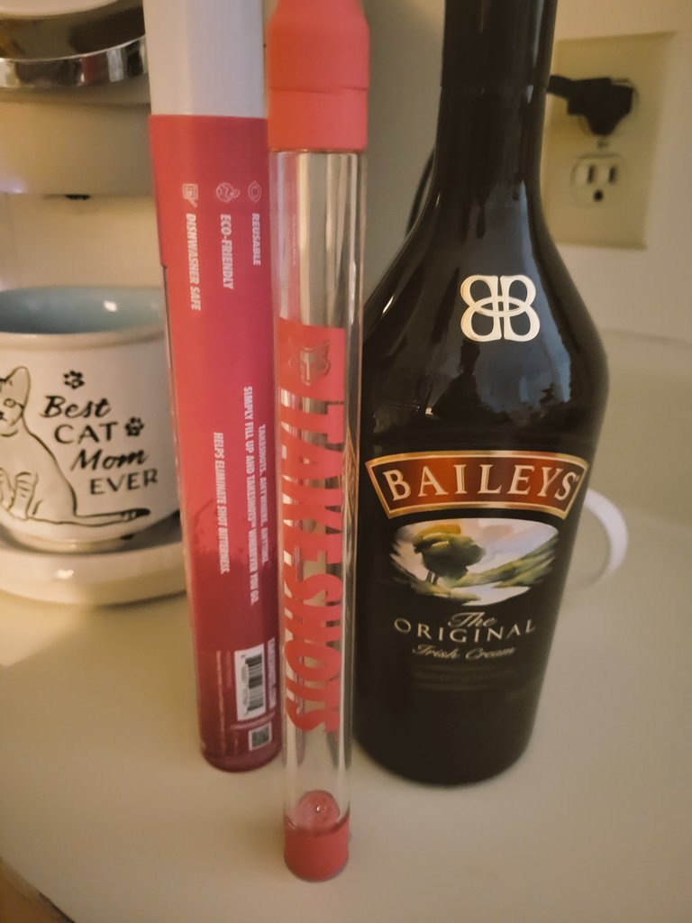 HAS ANYONE TRIED THIS YET? I'M 50, SO I'M NOT SURE IT'S A GOOD IDEA. ANY SUGGESTIONS? 😆 
#TakeShots #IrishCream 
#BaileysIrishCream #NFLTwitter    #NFL    #KansasCityChiefs