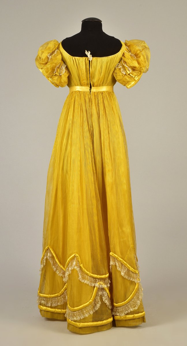 wikivictorian's tweet image. Evening dress, 1815. Whitaker Auctions.
