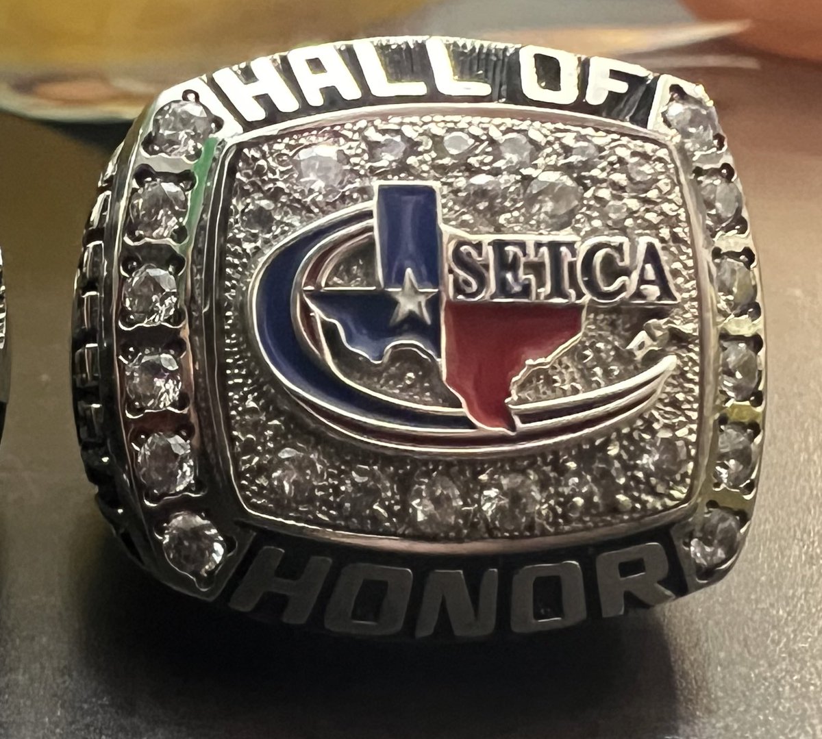 Big shoutout to our sponsors that help us honor our Hall of Honor Inductees and our Coach of the Year at the @CHRISTUSHealth and @bbj Hall of Honor Banquet. Thank you Balfour for creating the best rings in the business!