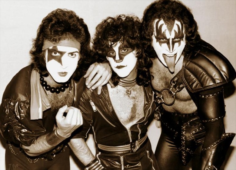 #KISSTORY - January 28, 1982 - We were at Studio 54 in New York City to receive the Golden Cat Award for 'Most Important International Artist of the Year from the Sanremo Music Festival in Italy. Our appearance was broadcast live across Italian TV. kissonline.com/news?n_id=1318…