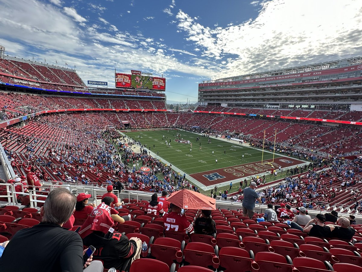 CorySteuben's tweet image. Strong Honolulu Blue presence in Cali today. @LevisStadium @Lions