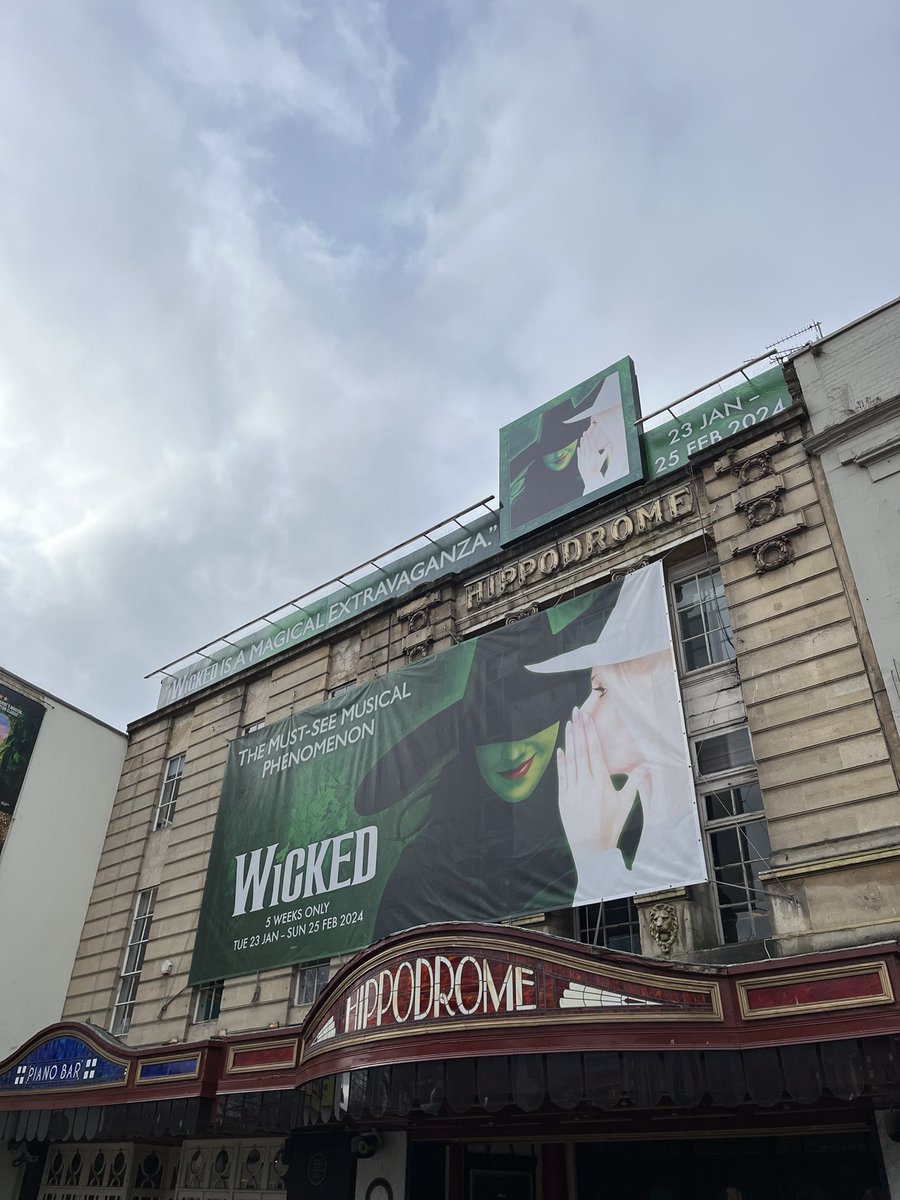 Had a great time on my first show <a href="/WickedUK/">Wicked UK</a> tour today <a href="/BristolHipp/">The Bristol Hippodrome</a> - teenage me is over the moon 💚