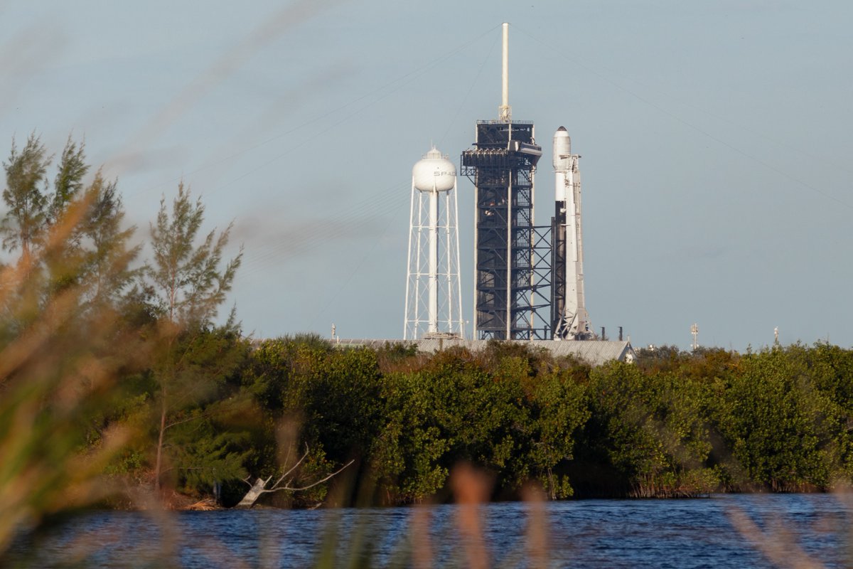 SpaceX adjusted the launch time of its first planned Starlink launch of the evening. The new T-0 liftoff time of the Starlink 6-38 mission is now set for 8:10 p.m. EST (0110 UTC). spaceflightnow.com/2024/01/28/liv… 📸: @ABernNYC for Spaceflight Now