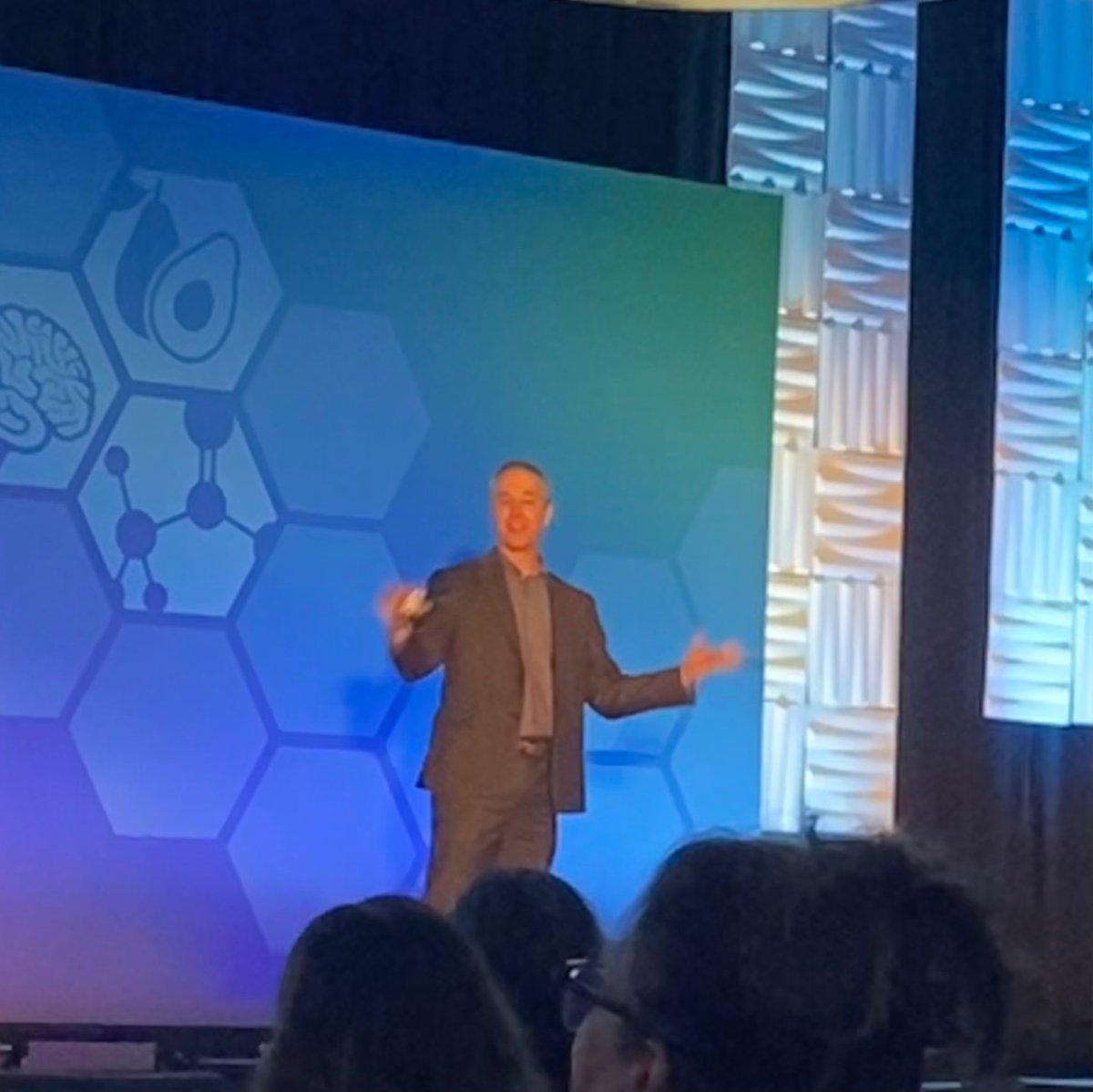 I like this guy. @ChrisPalmerMD 

I never get tired hearing about his brain energy theory. 👏

@MetabolicSummit #brainenergy #MHS2024 #hope