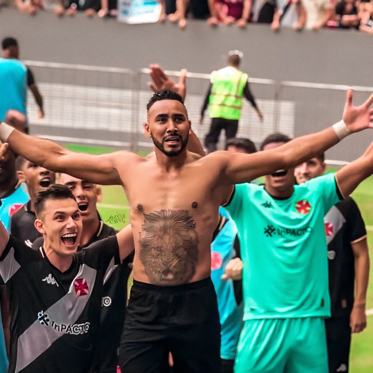 picscrvg's tweet photo. PAYET. 🦁🇫🇷✨ https://t.co/Ewb7oq6vwV