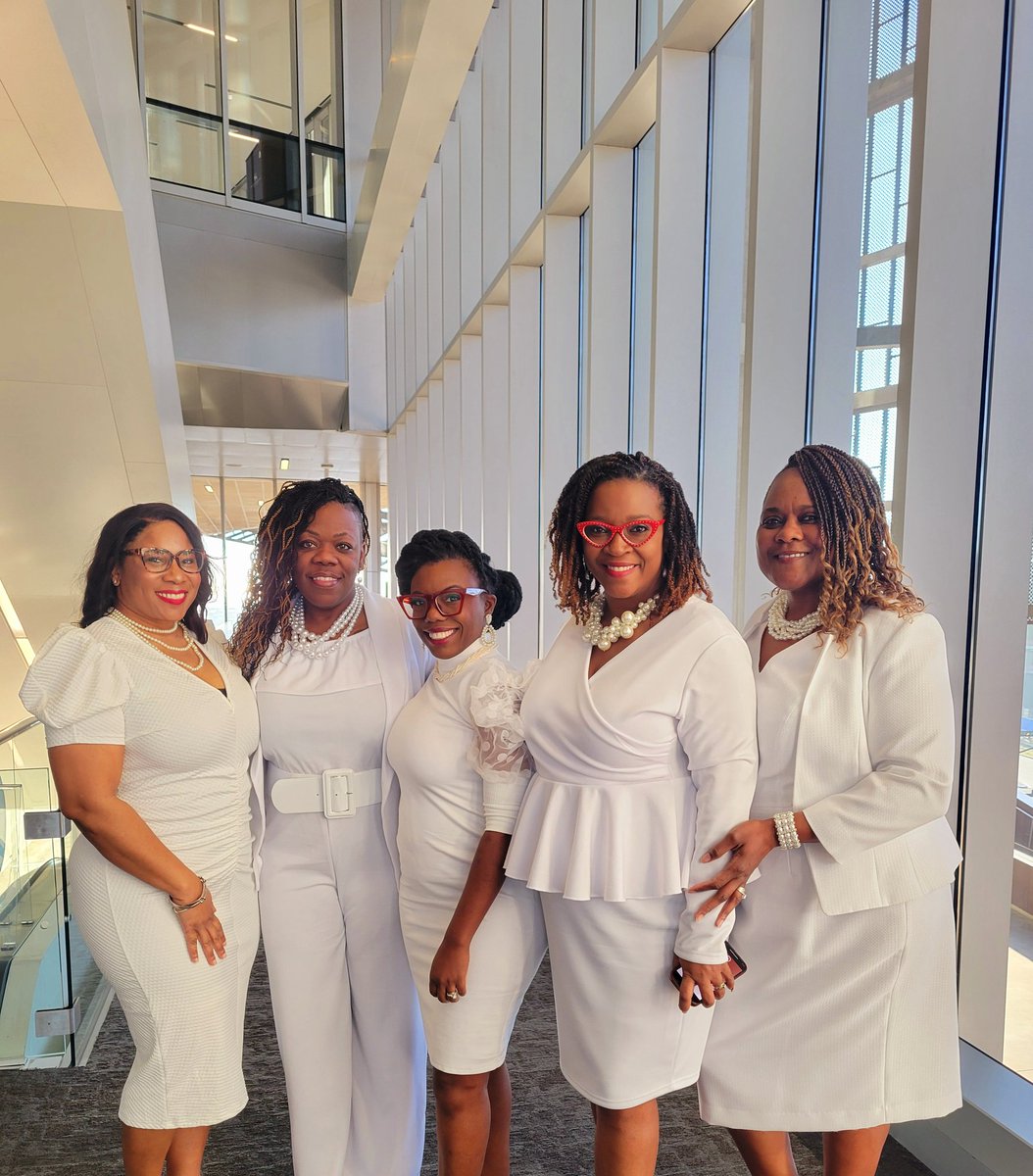 Bettina_Roseman's tweet image. The road to 25 has been amazing! Celebrating 25 years in Delta Sigma Theta Sorority, Inc   What a beautiful Delta day! Oh to be a Delta Girl!!  ❤️❤️❤️ This journey with my line sisters has made it all the better!  #DST1913 #DeltaSigmaTheta #Spr99 #25Years #AndCounting