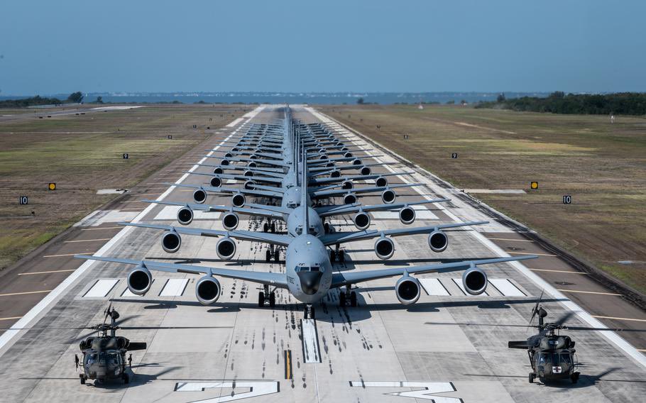 Bugün 🇺🇸ABD Hava Kuvvetleri, ABD'nin Tennessee Maryville kentinde bulunan 134. Filo'dan 2 adet KC-135R Stratotanker'i (,kayıt: 57-1428, kayıt: 59-1478) Orta Doğu'ya konuşlandırdı.

Ayrıca Mildenhall ve Stuttgart'ta da 2 adet KC-135R bulunmaktadır. 
>Orta Doğu yakında konuşlanacak