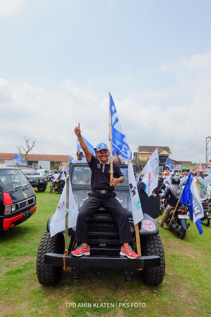 dwihj's tweet photo. @MissKoral Kampanye AMIN di Klaten juga dihadiri dari PAN dan GPK 😂 https://t.co/9mekM8aq5Y