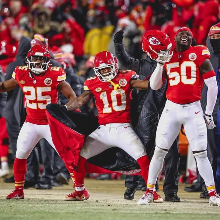 Kar_May19's tweet photo. We're going back to the super bowl!!! https://t.co/rOYGs0ZwGz