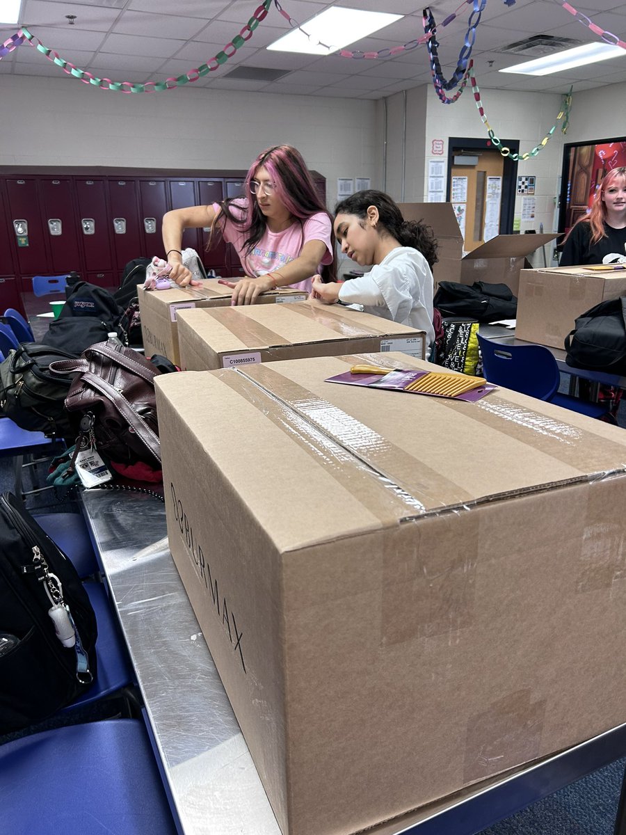 GISDCosmo's tweet photo. The Juniors got their kits and are ready to cut, curl and color your hair with their own tools! It was a very exciting day!!! #CTE #GISD https://t.co/oX6epr5iDH