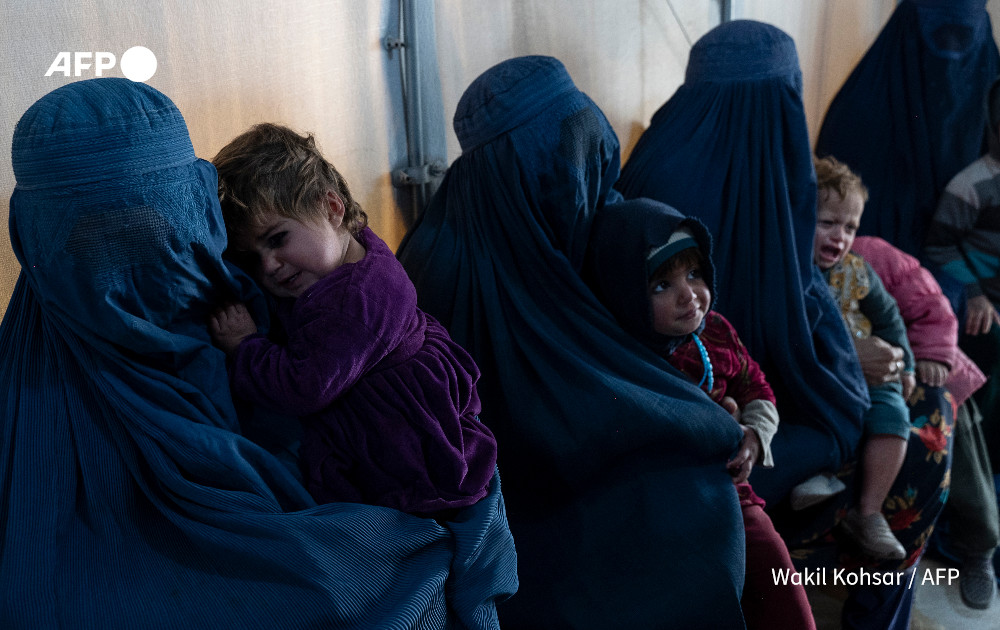 Millions of Afghans go hungry as winter cold bites.

"We are desperate," says Khurma, one of millions of Afghans facing hunger and cold along with natural disasters and displacement even as funding to the poverty-stricken country plummets

u.afp.com/5q6p