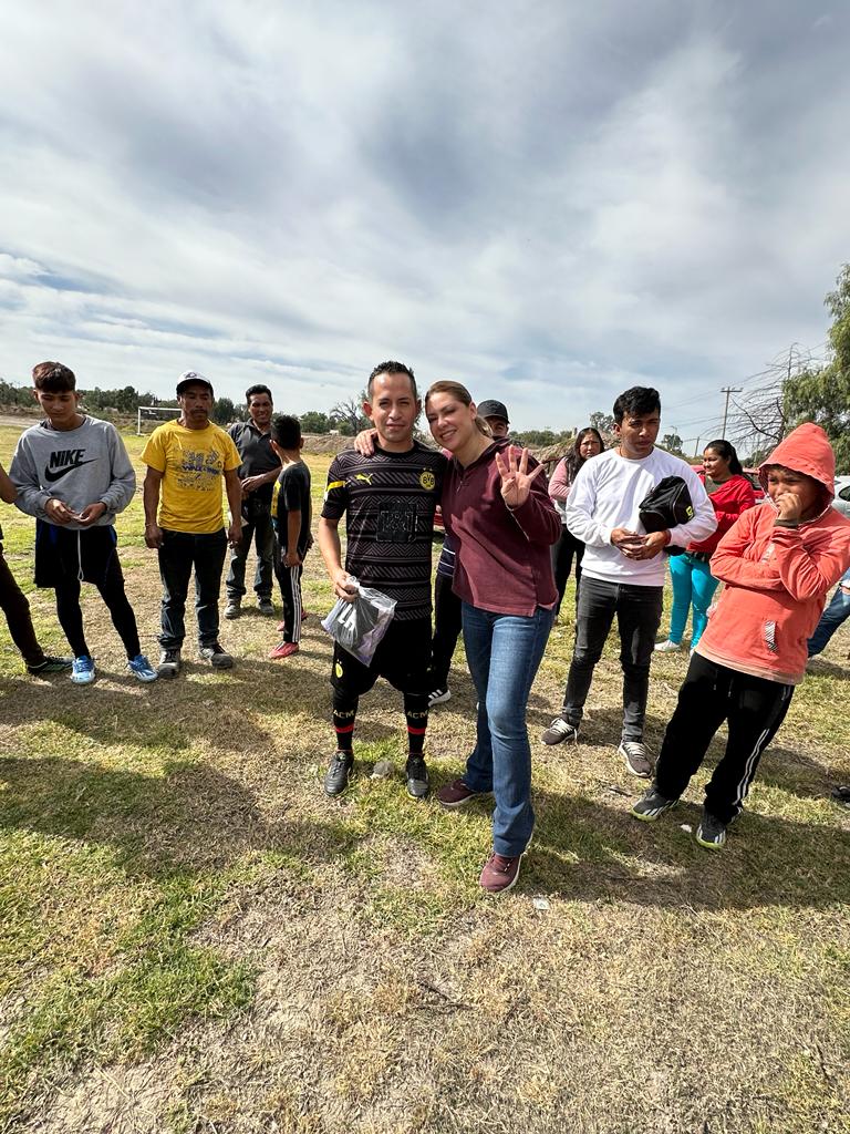 LetyCuatepotzo's tweet photo. El deporte es fundamental para tener un equilibrio y salud mental en nuestras vidas, fue un placer apoyar al equipo Ínter La Posta, sin duda  las juventudes no sólo queremos  crezcan en espacios dignos, sino que transformen sus vidas siguiendo y cumpliendo sus sueños. #Tizayuca https://t.co/DPrOd5wlr8