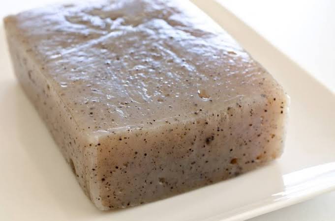 #これ考えた人天才選手権
3年掛けて育てた毒入りの芋を乾燥させて粉にして、水と混ぜてこねた後、石灰水を混ぜて煮沸し固めるという気の遠くなるような作業の果てに錬成されるカロリーゼロのコンニャクとかいう代物。