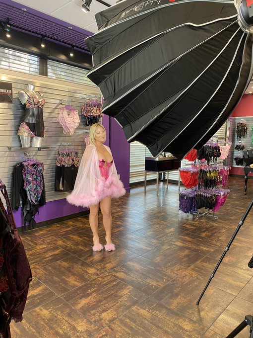 I had the most fun shooting for @HustlerStores today! https://t.co/MHDWI3DADg<a class="tags" target="_blank" title="On Twitter" href="/?out=eyJ0eXAiOiJKV1QiLCJhbGciOiJIUzUxMiJ9.eyJpYXQiOjE3MjA3NTg4NzIsImlzcyI6InR3cG9ybnN0YXJzLmNvbSIsIm5iZiI6MTcyMDc1ODg3MiwiZXhwIjoxNzUyMjk0ODcyLCJyZWRpcmVjdF91cmwiOiJodHRwczovL3R3aXR0ZXIuY29tL0h1c3RsZXJTdG9yZXMifQ.X_rwEDrM10my5RFXN2CFeh8skHpg-7qB5RAKPPtTo9kpwf-WJtFQ0iYzuVmlMFS4C5JJCFkG7IAezOBUMeQ3RQ">@HustlerStores</a>