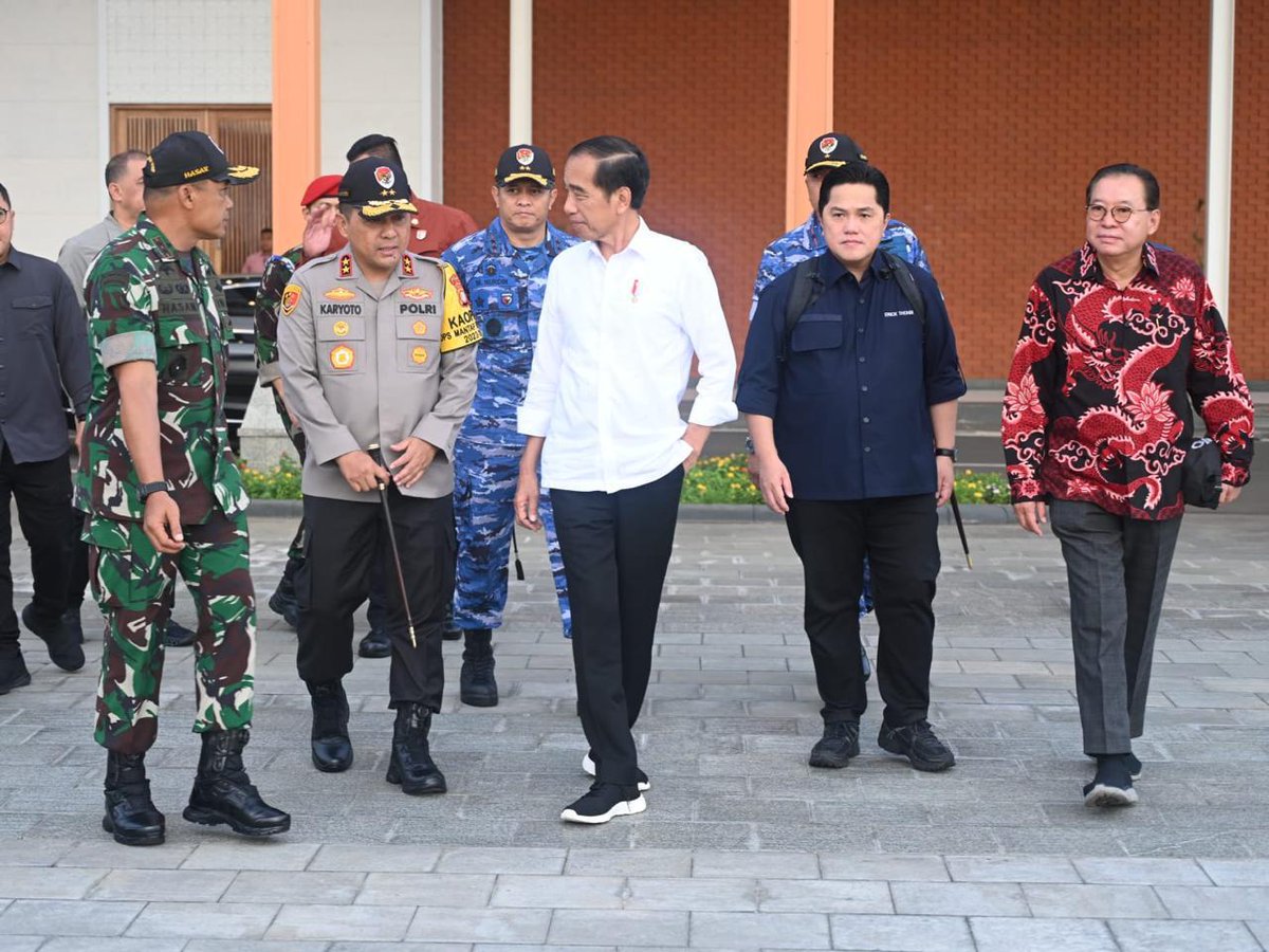 Saya akan melakukan peletakan batu pertama (groundbreaking) sejumlah infrastruktur di Ibu Kota Nusantara (IKN), Provinsi Kalimantan Timur.

Berangkat ke IKN Rabu, 17 Januari 2024, rombongan kami lepas landas dari Pangkalan TNI AU Halim Perdanakusuma, Jakarta, sekitar pukul 06.30