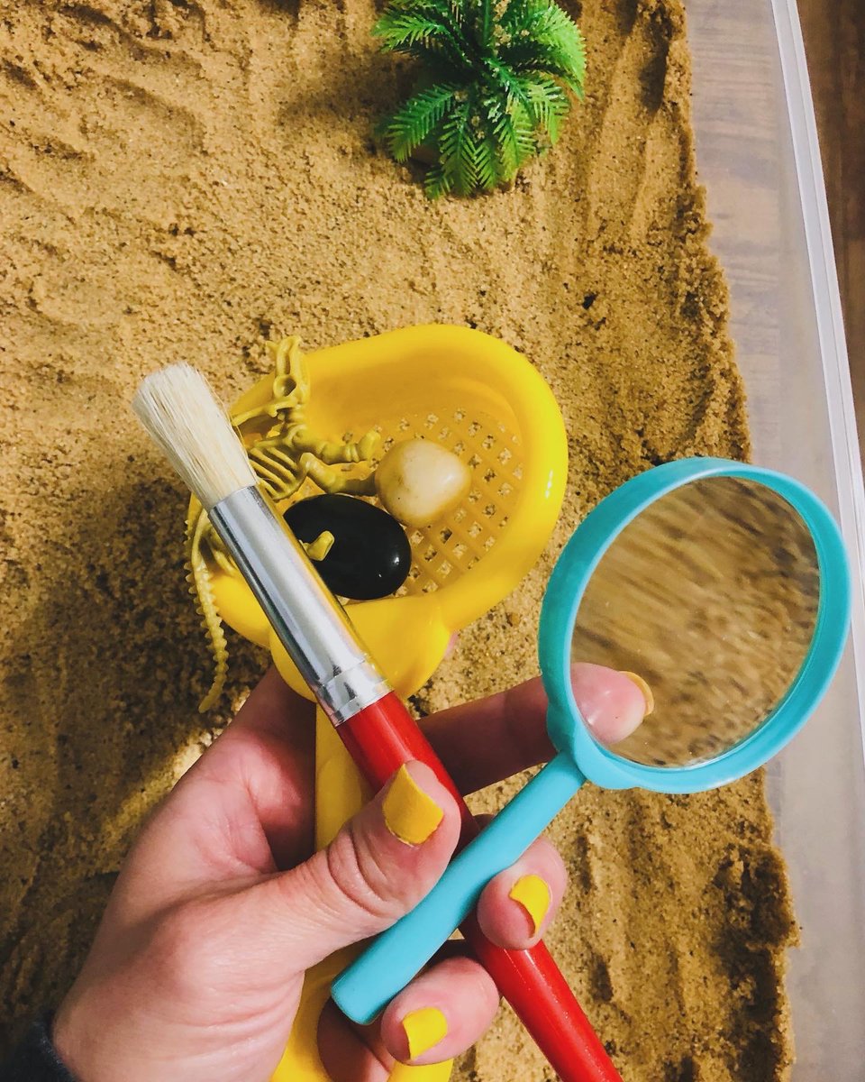 ErikaChody's tweet photo. Getting my sensory bins ready for our dino and rock dig tomorrow for our Unidad de Rocas y Minerales. #DualLanguage #firstgradescience #primergrado #maestradeprimero #dinosaurs #handsonlearning https://t.co/Z1RfGSnrYR