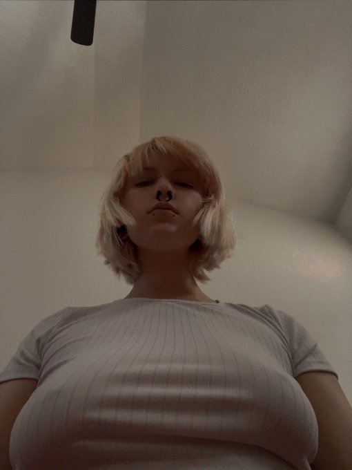 Can I chew on ur dick like it&rsquo;s rubber? https://t.co/12pbmgmj4l