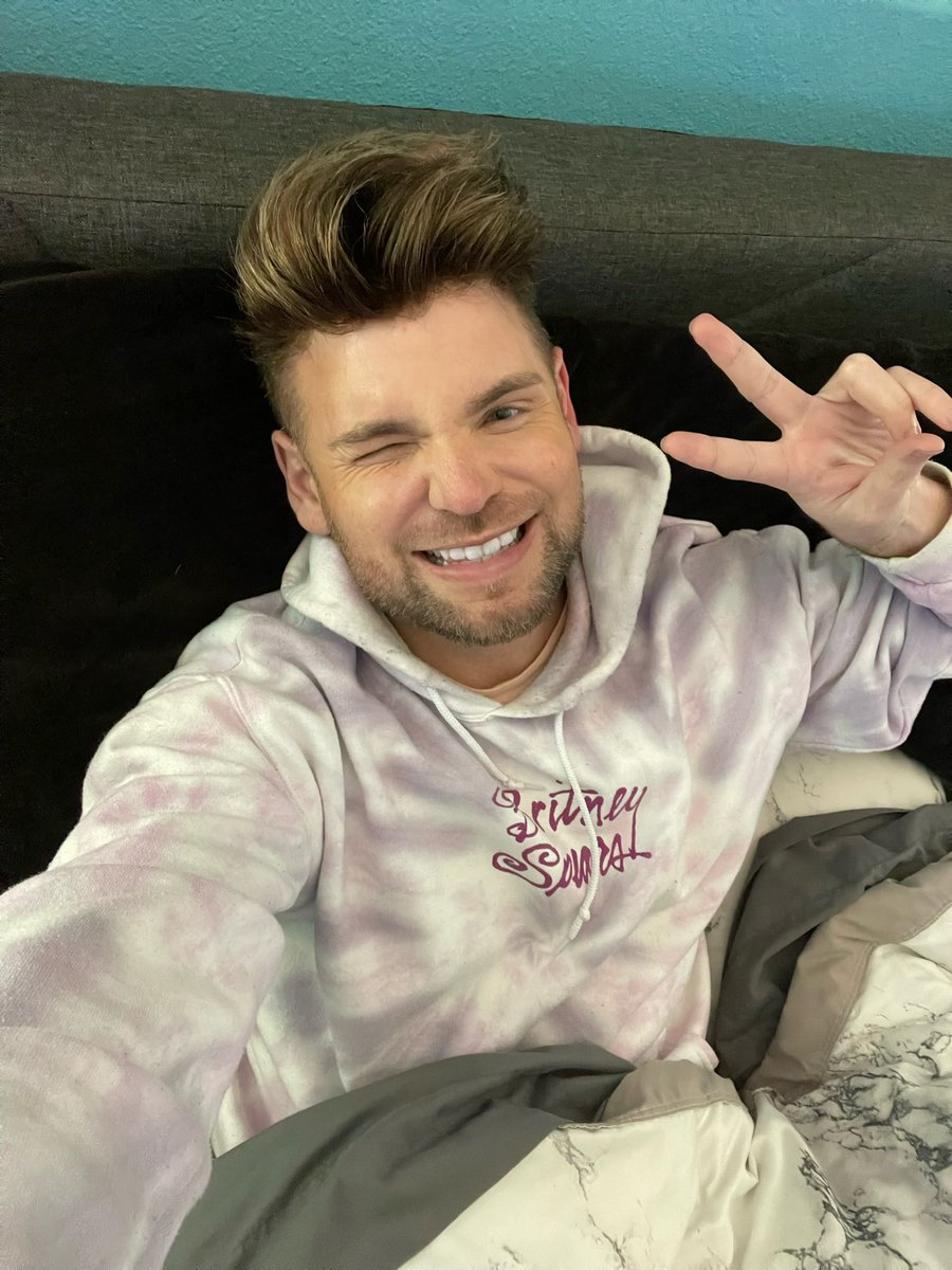 RockStrJC's tweet image. I’m tired of being cold 🥶 Cuddles wanted