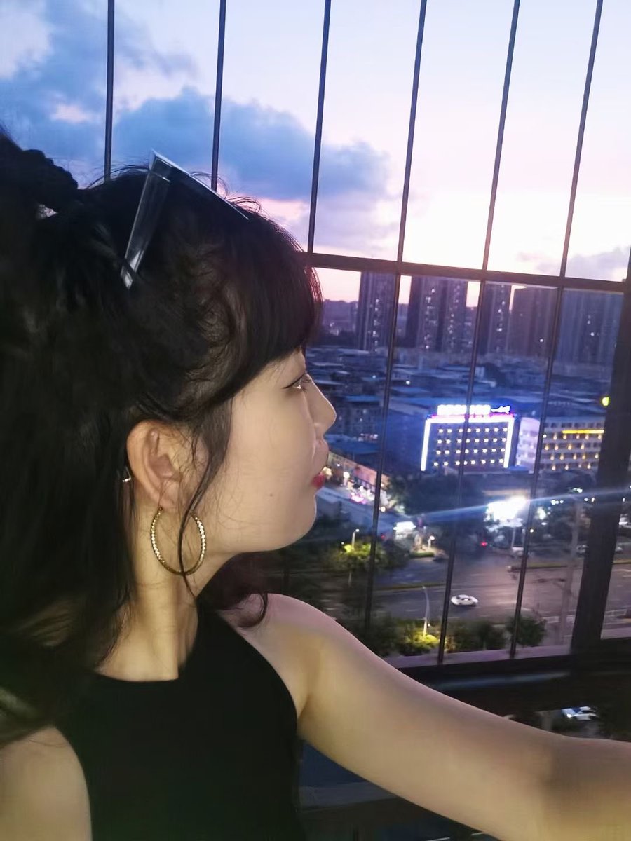 YuanR61346's tweet photo. 我觉得我家对面的夕阳无限好❤️ https://t.co/X1VinStvjU