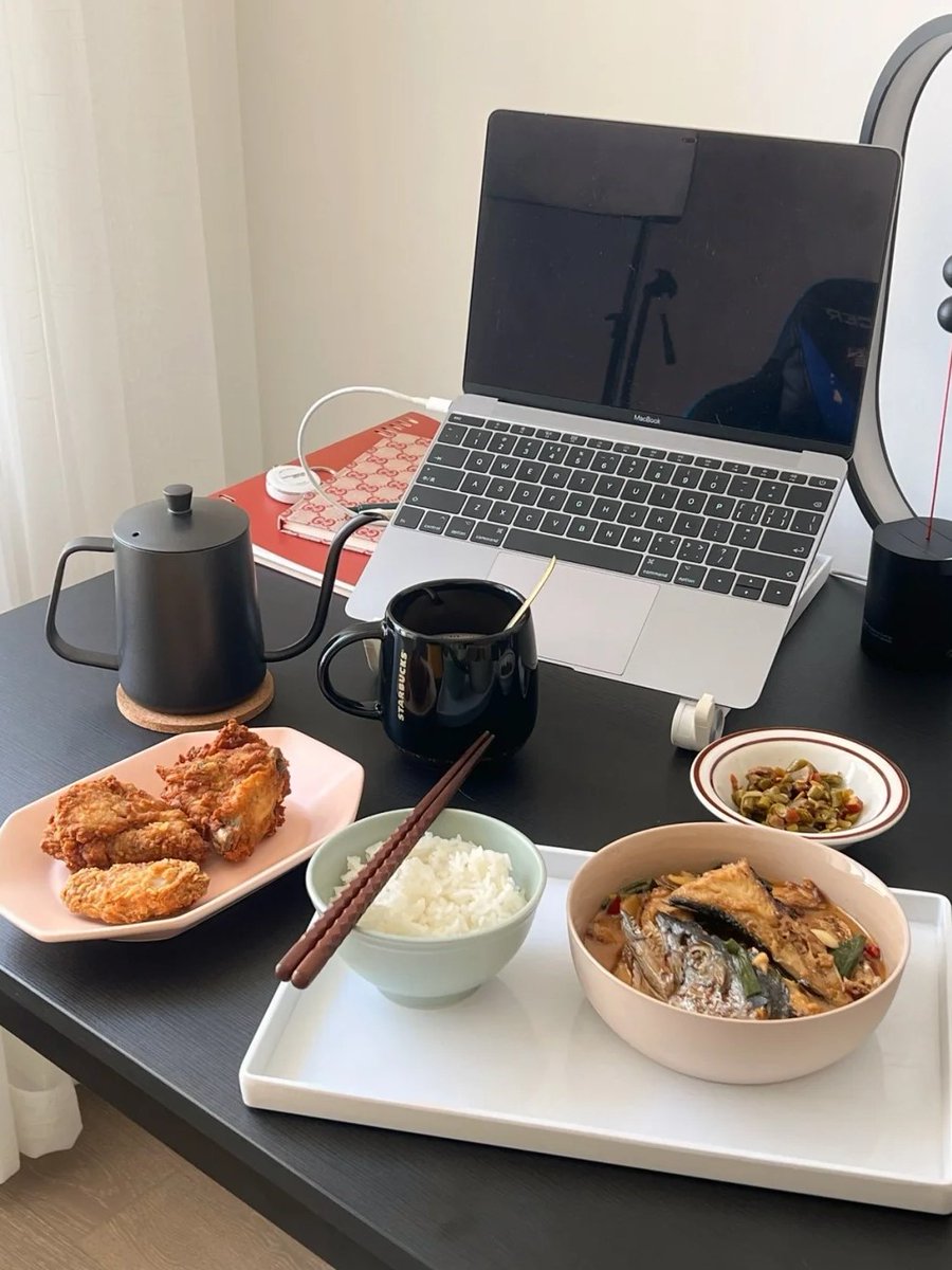 christymongdong's tweet photo. I like to eat enough of my favorite foods for lunch. Have something light or vegetables for dinner. This is a more thoughtful approach to weight maintenance. https://t.co/IAC3hdeEpm