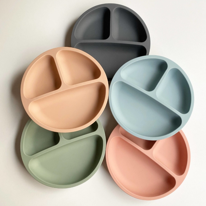 willbetter100's tweet photo. Classic Silicone Suction Plates
 The Classic Silicone Suction Plate offers all the great features of the original without the dividers.
#siliconebib #Wholesaler #Distributor #silicone #babybibs #babyproducts #houseware #siliconeplant #Newborn #baby  https://t.co/0Bi4NpT87s https://t.co/r0riSlpuHW
