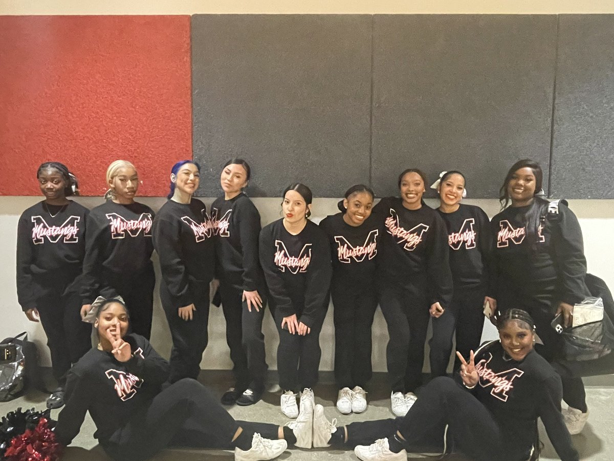 ManorCheer's tweet image. Slaying the cheer game, one routine at a time !❤️🖤 #Mustangs #Manor #Cheer