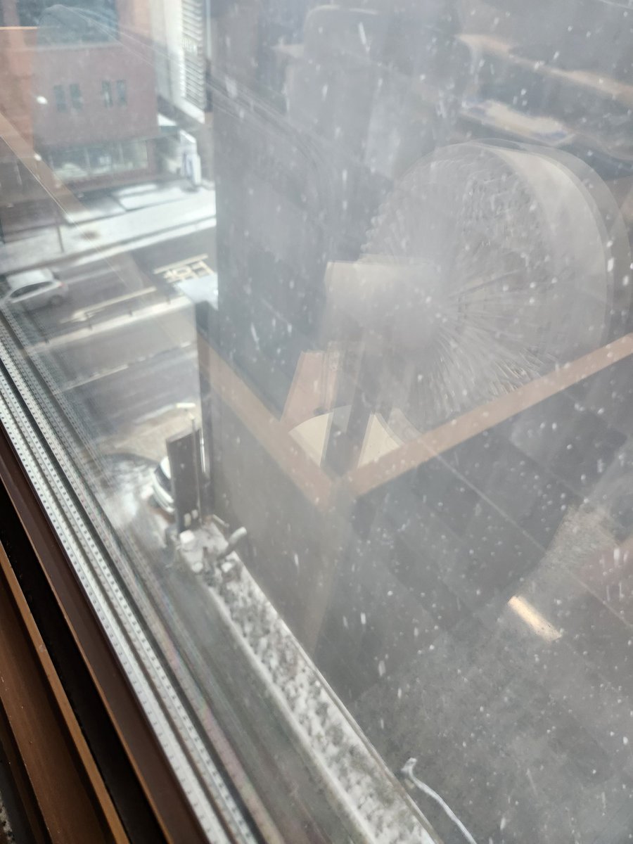 DevGGDok's tweet image. 와 눈이다