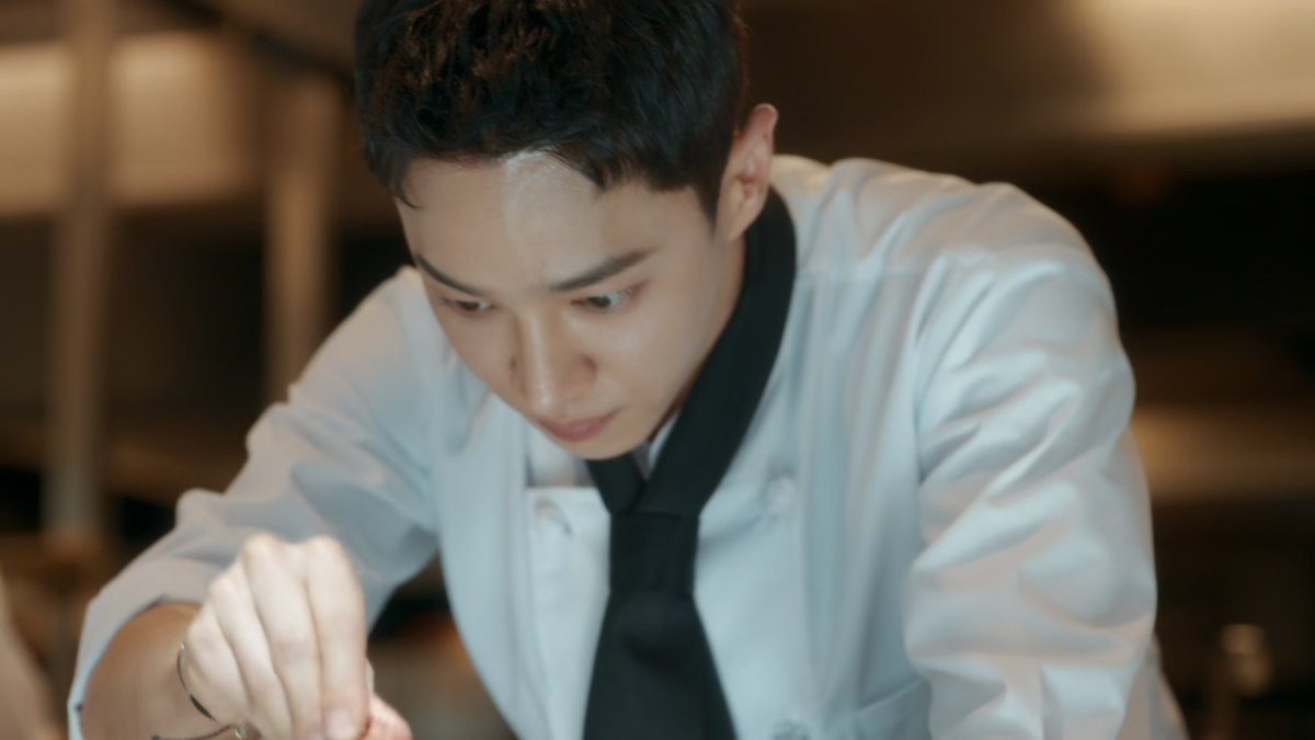 kntmngn's tweet image. literally soulmates, but they haven't found each other yet.

the chef　　　　　　　the big eater