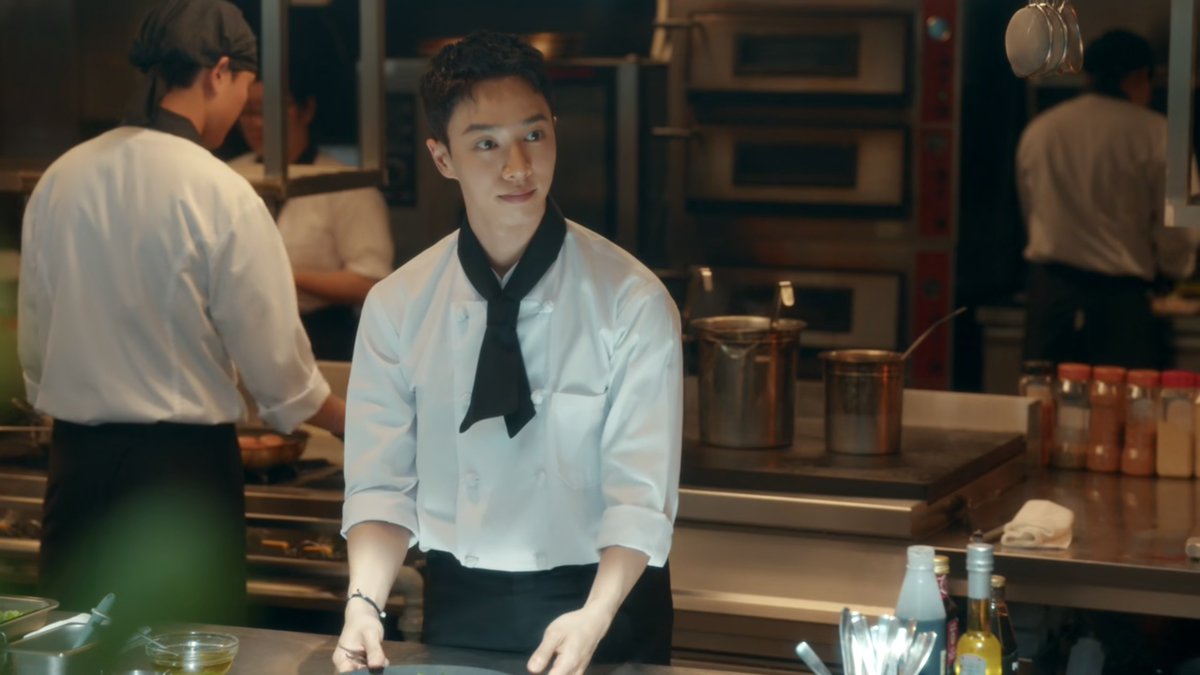 kntmngn's tweet image. literally soulmates, but they haven't found each other yet.

the chef　　　　　　　the big eater