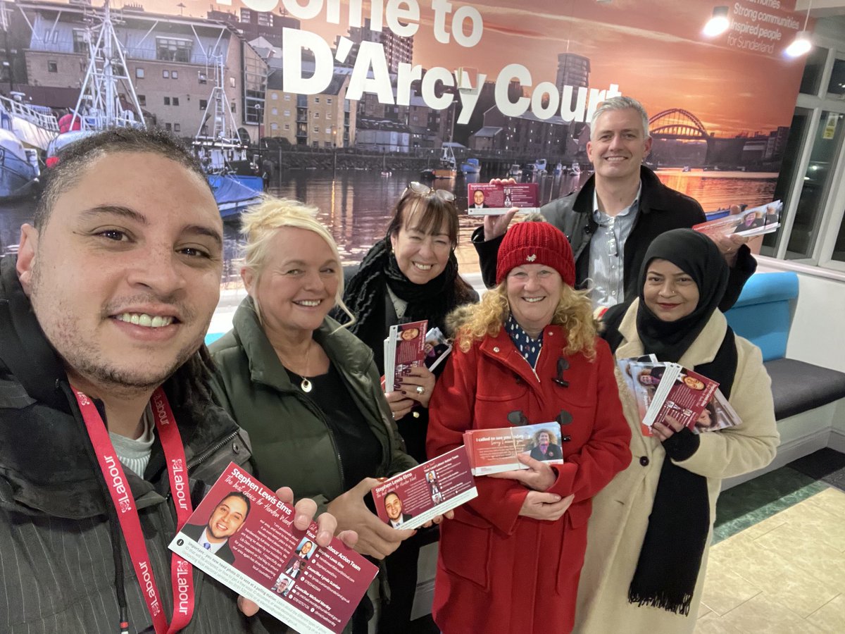 I had the pleasure of joining candidates Karen Noble & Stephen Lewis Elms for Pallion & Hendon wards week. It was cold & dark, but their enthusiasm & knowledge of their wards was plain, as was the support for them. They will make excellent ⁦⁦@SunderlandLab⁩ councillors.