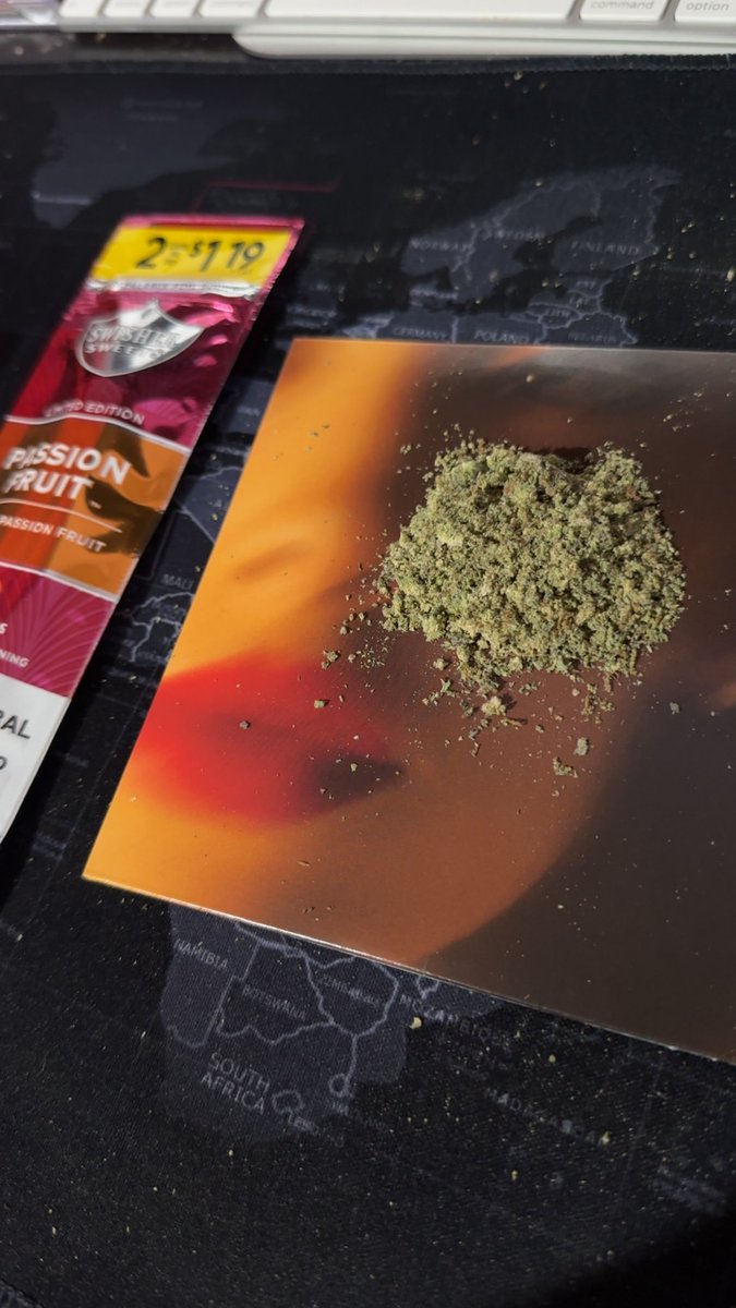 petalrem's tweet photo. my new rolling tray 🥰 https://t.co/whU3TFy0mI