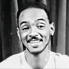 عدت ١١ سنة ، حبيبي رفيق التيه وقساوة الظروف ، بعد الفراق وحلمك الجميل القسوة كانت فالبعاد ، الواحد بيكبر فالعمر وبيلقى نفسو بيقول " كان نفسي أحضر حفلة لمحمود " 

ألف رحمة ونور ❤️.