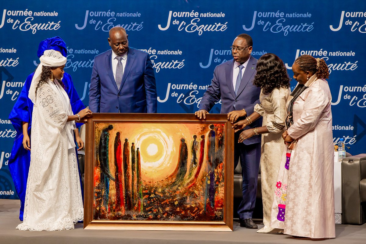 OnuSenegal's tweet photo. Journée nationale de l'équité célébrée sous la présidence de SEM @Macky_Sall.
#PUDC, #PUMA, et #PROMOVILLES illustrent l'engagement du #Sénégal🇸🇳envers l'équité territoriale. @OnuSenegal🇺🇳soutient ces initiatives qui contribuent à une vie digne pour tous. 
#DéveloppementInclusif https://t.co/ngAD4519EP