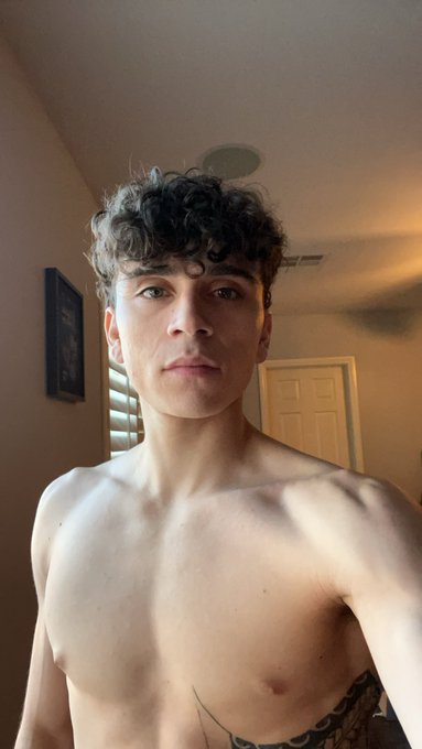 Can I be your bottom bitch please sir https://t.co/jescd2Ih3r