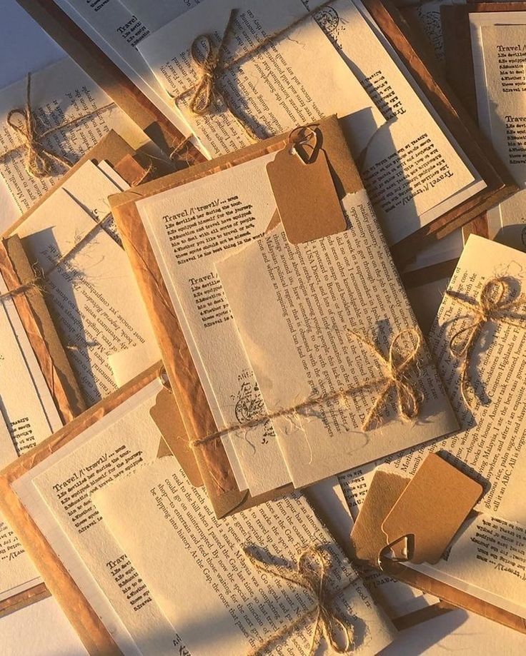 lixiewhore's tweet photo. hyunlix one shot — ausencia 

dónde felîx no era capaz de superar el vacío que le dejó hyvn y todos los días escribía cartas esperando que eso ayudará a sanar su dolor. https://t.co/Ew4kqfuiPw