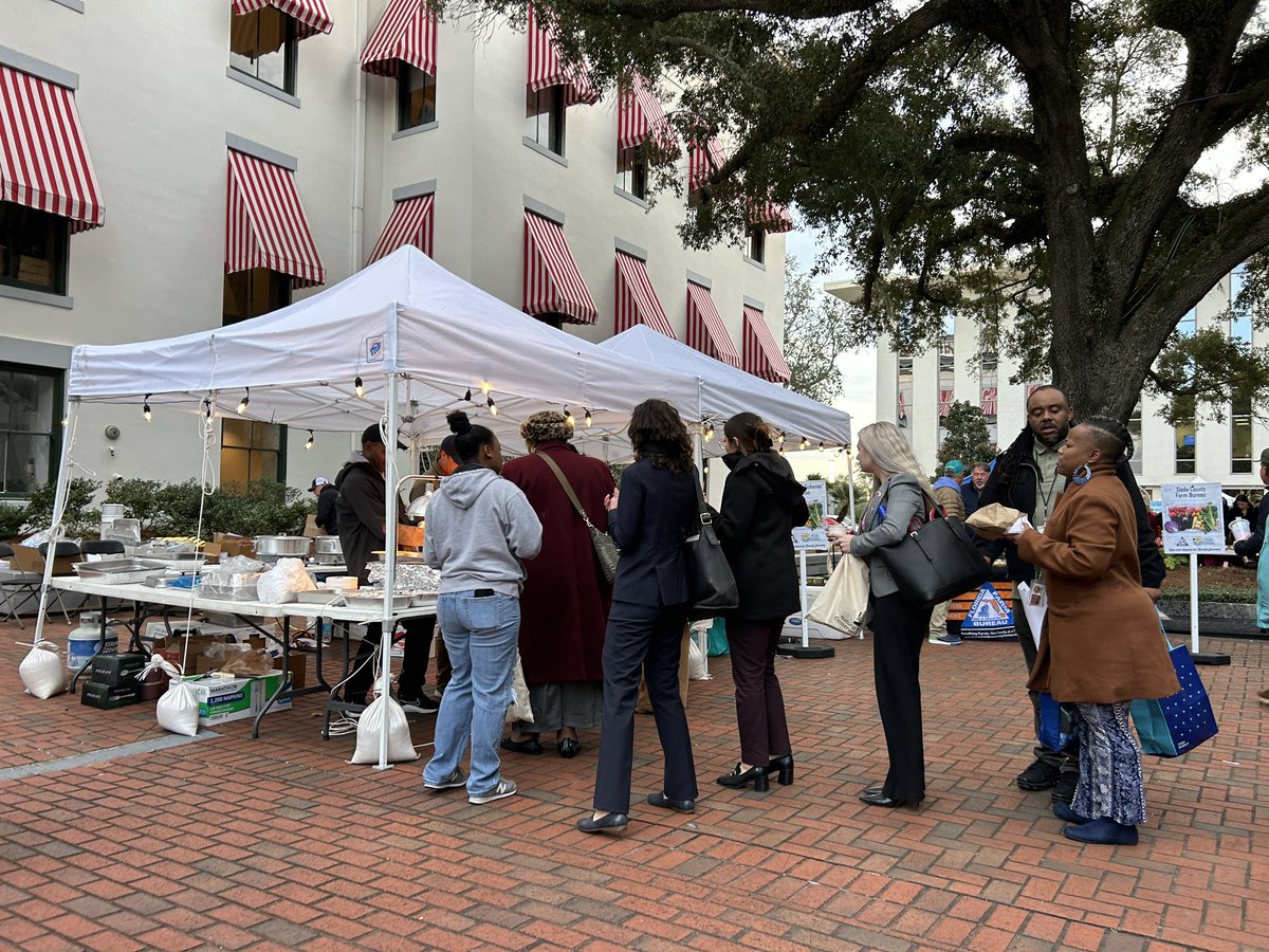 CapitolCravings's tweet photo. Florida whiskey, Florida brews, Florida fruit, Florida eggs, Florida’s state dessert (still not getting over that) how much more Florida could you want??? If you didn’t make it out, run out now before 7 if you can. If not, I’m sure you’re warmer than the rest of us. https://t.co/gtg6XZf7bQ