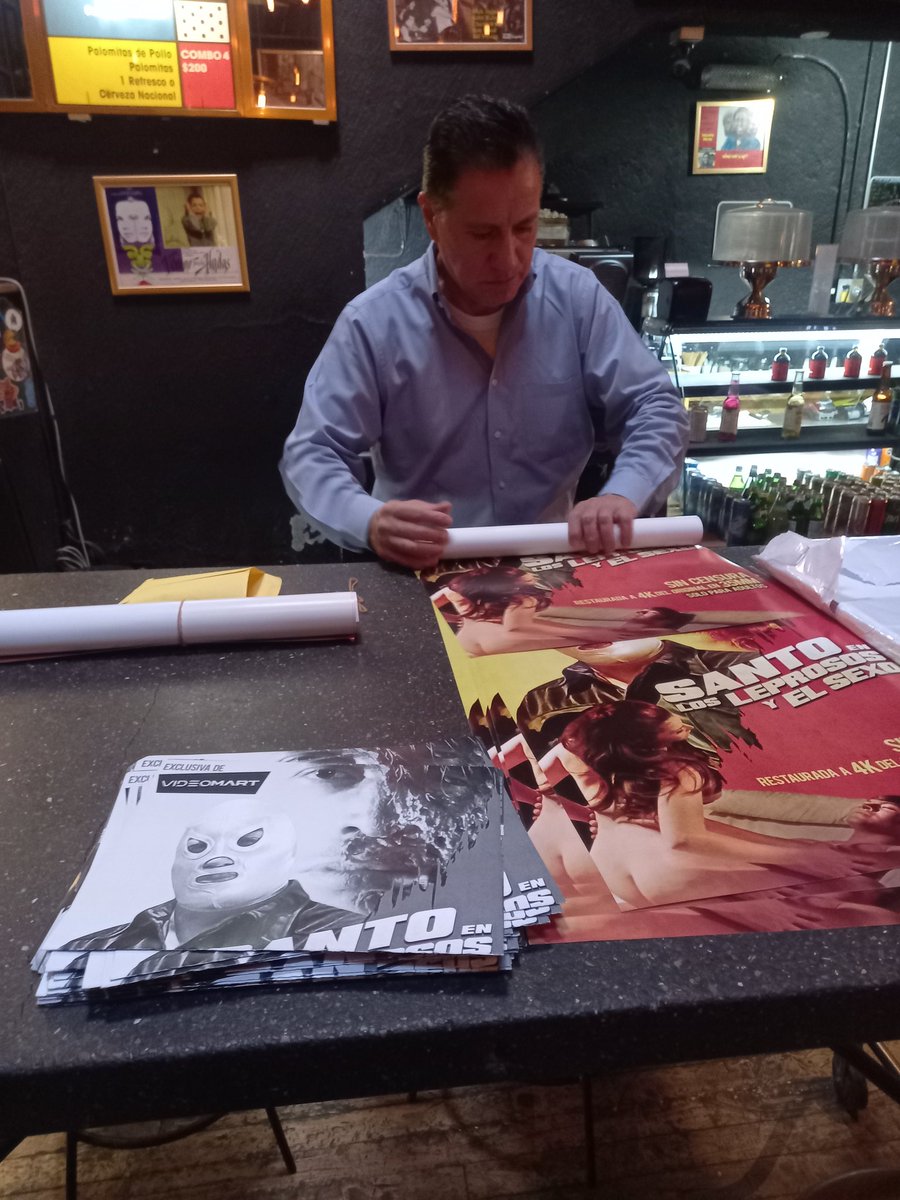 SandymoonMX's tweet photo. Hoy estuve en conferencia de prensa de #videomart para presentar el próximo estreno en la nueva plataforma, de la #película prohibida que levantará ámpula y morbo, me refiero a Santo, los leprosos y el sexo. Restaurada en 4 k, mañana la reseña. ¿La verían? Yo por supuesto 😬 https://t.co/tuoVymV0m6