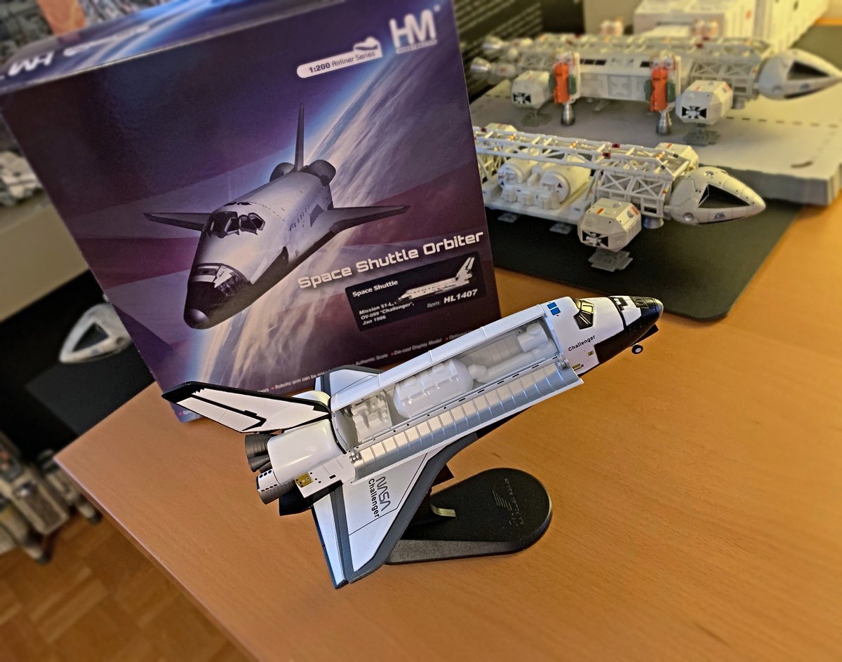 EagleAlpha1999's tweet photo. Very impressed with this 1:200 Space Shuttle die-cast from Hobby Master. It's all metal, with Spacelab module (removable), posable Canadarm, undercarriage (which can be removed). The Eagles seem to approve! 😉 #realspace #nasa #spaceshuttle #challenger #collectables #space1999 https://t.co/1RHUF3joAn